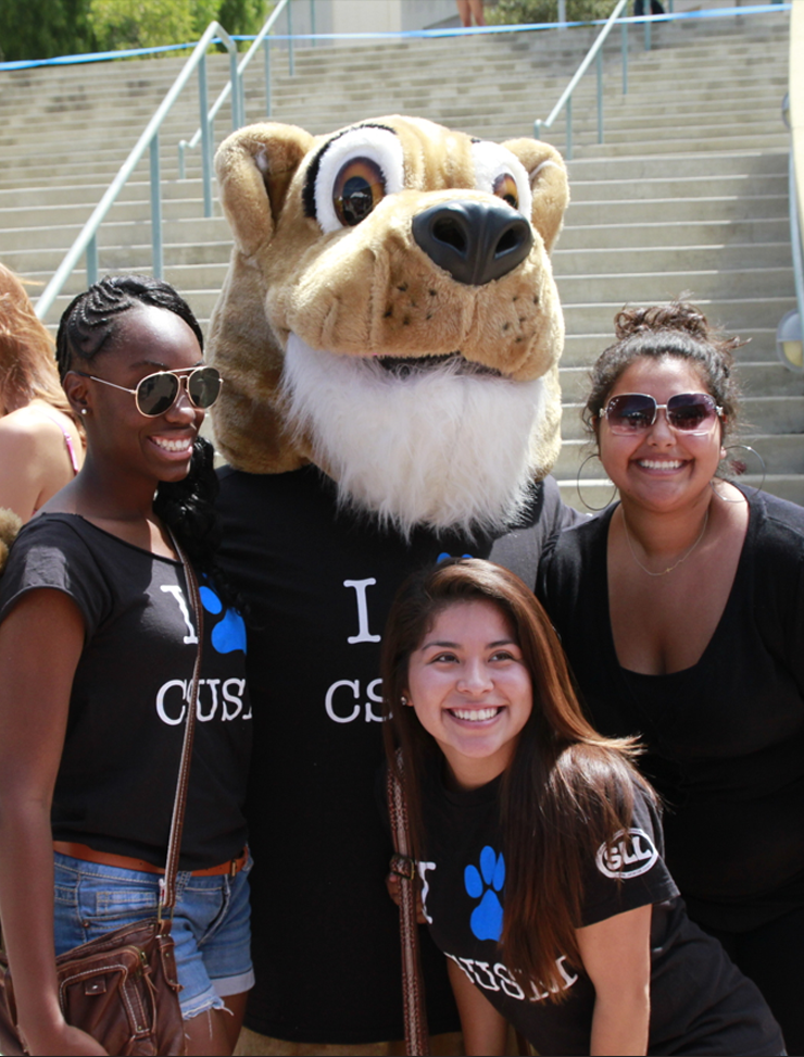 Students with Crash the Cougar